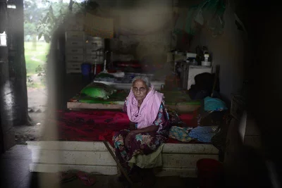 Solitude  - With their children absent from their lives, most women in old homes feel as if they are stranded in a cold, isolated world | Mahmud Hossain Opu/DHAKA TRIBUNE