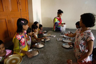 Children, seated in the canteen, are waiting for food to be served | Mahmud Hossain Opu/Dhaka Tribune