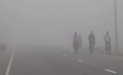 The cold has been more pinching for the working class people as almost all activities have come to a halt. Most people opt to remain indoors and the presence of vehicles on the streets is very low|| Dhaka Tribune
