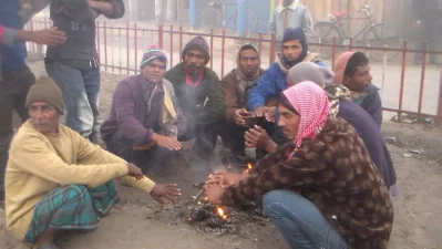 Groups of men are seen huddling around street corners across the Panchgarh town, circling around little fires made from straws and twigs, or whatever could be gathered from the surrounding|| Dhaka Tribune
