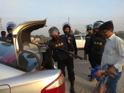 RAB stops and searches a car in Munshiganj on February 7, 2018 prior to Khaleda Zias verdict | Dhaka Tribune 