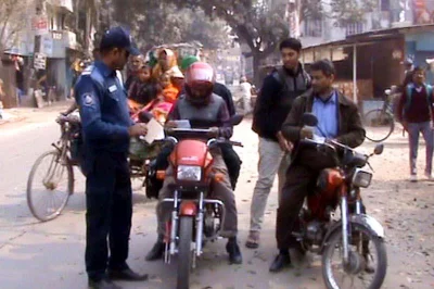 Police stops and searches vehicles in Rangpur on February 7, 2018 prior to Khaleda Zias verdict | Dhaka Tribune 