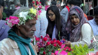 Spring brings colours to the old and the young alike. The photo was taken from the flower market at Shaheb Bazar in Rajshahi city|| Dhaka Tribune