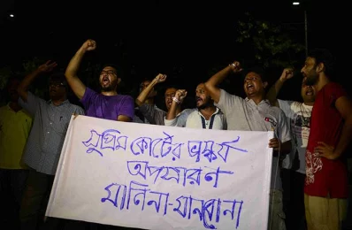Protesters chant slogans against the removal of the statue | Mahmud Hossain Opu/Dhaka Tribunern