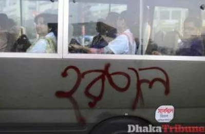 Bus spray-painted by hartal supporters MAHMUD HOSSAIN OPU/DHAKA TRIBUNE