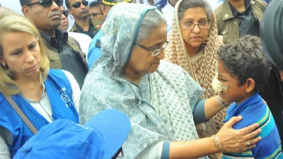 Prime Minister Sheikh Hasina, along with her sister Sheikh Rehana and various ministers, meet Anas at Kutupalong refugee camp on Tuesday September 12, 2017 | Focus Bangla