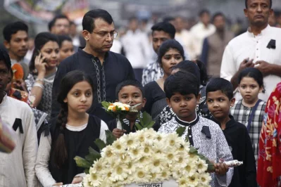 Younger patriots come with their parents to pay homage to the martyrs of the Language Movement | Mehedi Hasan/Dhaka Tribune