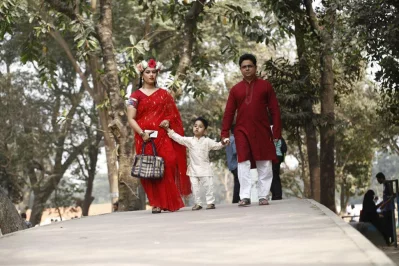 Valentines Day is not only for couples, but also a day for parents and children to rejoice | Mehedi Hasan/Dhaka Tribune