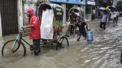 Chittagong city dwellers suffering due to water-logging in the citys commodity market |Rabin Chowdhury/Dhaka Tribune|