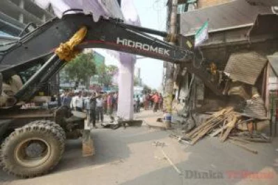 A digger, commissioned by the Rajdhahi Unnayan Kartipakkha (RAJUK), demolished several illegal structures in Mirpuru2019s Kazipara area on Wednesday, November 23, 2016, in an effort to discourage people not to construct structures that violate rules SYED ZAKIR HOSSAIN/DHAKA TRIBUNE