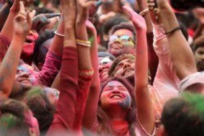 Devotees celebrate Bijaya Dashami to draw a close on the Durga Puja. Photo: Dhaka Tribune/Syed Zakir Hossain