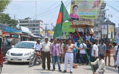Ashraful claims that Jahangir Alam, the mayor of the municipality, and Badiuzzaman Faruqi, the assistant engineer, are involved in various acts of corruption, including the embezzlement of public funds, bribery, and fraud in the revenue sector. Local residents expressed their support for the protest, claiming the allegations were legitimate.