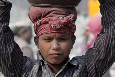 A dust-ridden worker in the midst of unhealthy work environment engaged in stone crushing | Syed Zakir Hossain/Dhaka Tribune