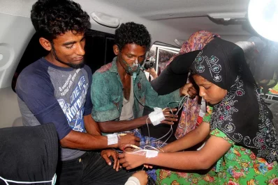 Rohingya Muslims who landed in northwest Indonesia by boat receive medical treatment inside an ambulance in Bireuen, Aceh, Indonesia April 20, 2018 | Antara Foto via Reuters