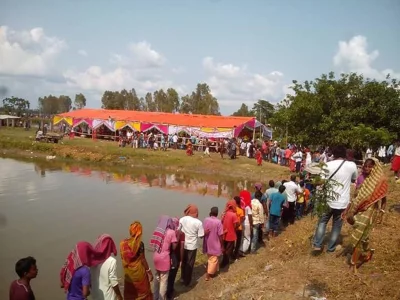 People from Barishal, Rajshahi, Bogura, Chattogram, Rangpur, Jashore, Khulna, Faridpur, Rajbari, Madaripur, Gopalganj and Gournadi, as well as devotees and ascetics from India and Nepal visit the fair every year. This year, the organizers arranged for flat rice and molasses, rice, lentil soup and khichuri for the visitors