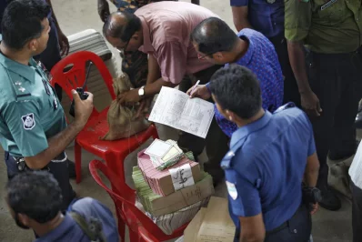 Polling officials conduct final checks of ballot papers before Tuesdayu2019s vote | Mehedi Hasan/Dhaka Tribune