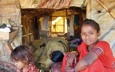 For those who live in poverty, a roof over the head qualifies as home, be it a shack built on wetlands in Rayerbazar or a hut by the rail track | Syed Zakir Hossain/Dhaka Tribune