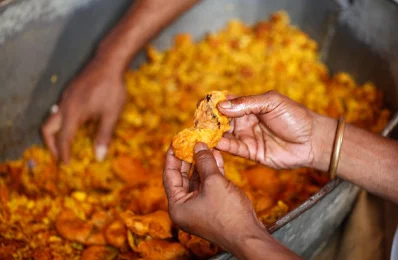 A crunchy piyazu in iftar is a must to satisfy your gastronomical needs | Mehedi Hasan/Dhaka Tribune