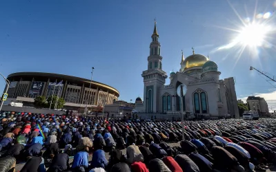 Russias Muslims pray  at the central Mosque in Moscow on June 15, 2018, during the celebrations of Eid al-Fitr marking the end of the Muslim fasting month of Ramadan | AFP