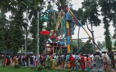 Huge lines form at rides in the Shishu Park, as made evident in this photo of a Ferris wheel the day after Eid | Rajib Dhar/Dhaka Tribune