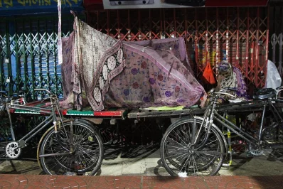 Even among the impoverished, there are the fortunate and the less fortunate. While one may afford to sleep unconcerned about pests, another may as well use the night air as a blanket and the insectsu2019 buzzing as lullaby.nThe owners of parked rickshaw-vans that become makeshift beds do not know of their nightly tenants, and the erstwhile sleepers do not know the owners. Each night, a different bed; each night, a different shelter.n