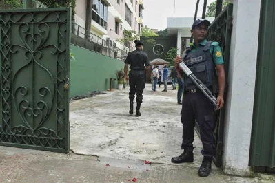 Security forces remain alert at the gates of the former Holey Artisan Bakery site | Rajib Dhar/Dhaka Tribune