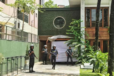 Security forces remain alert at the gates of the former Holey Artisan Bakery site | Rajib Dhar/Dhaka Tribune