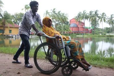 A woman being taken to one of the polling centres in BarisalnSyed Zakir Hossain/Dhaka Tribune