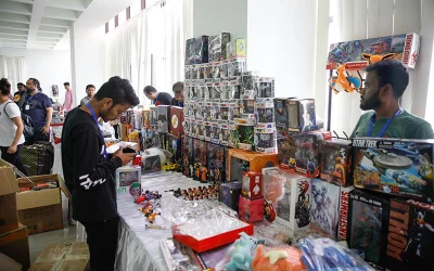 A visitor inspects a toy booth at ToyCon 2018 on July 20, 2018 | Mahmud Hossain Opu/Dhaka Tribune