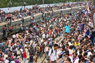 Crowds of homegoers at the Airport Railway Station in Dhaka August 20, 2018 Syed Zakir Hossain