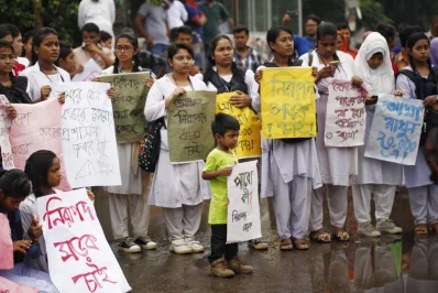Students and kids standing together in protest demanding the punishment of irresponsible bus drivers and safer roads, at ShahbagnMehdi Hasan/Dhaka Tribune