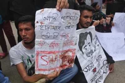 Students demanding the resignation of Shipping Minister Shahjahan Khan for his comments regarding deaths from road accidentsnRajib Dhar/Dhaka Tribune