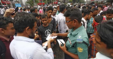 Police file a case against drivers without paperwork at the students urging | Mehedi Hasan/Dhaka Tribune