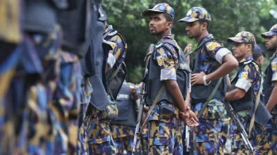 Law enforcement agencies ensure security of the citizens during special Eid prayers at the National Eidgah Rajib Dhar/Dhaka Tribune 