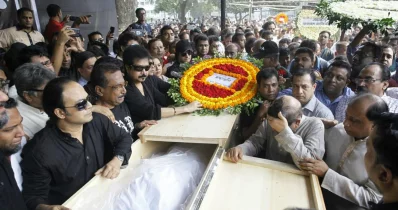 Cultural Affairs Minister Asaduzzaman Noor  breaks in tears as he pays tribute to the legendary singer Ayub Bachchu at the Central Shaheed Minar, on October19, 2018 Mahmud Hossain Opu/ Dhaka Tribune
