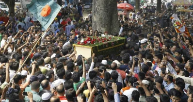 Hundreds of fans gather at Central Shaheed Minar on October 19, 2018 to pay their last tribute to legendary singer Ayub Bachchu Mahmud Hossain Opu/Dhaka Tribune 