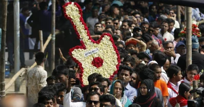 Fans pay tribute to their favorite singer with guitar shaped funeral flowers Mahmud Hossain Opu/Dhaka Tribune 