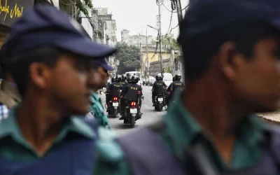 Policemen stand vigilant in Nazimuddin Road on the day of the verdict in the August 21 grenade attack case on October 10, 2018 | Photo by Mahmud Hossain Opu/Dhaka Tribune