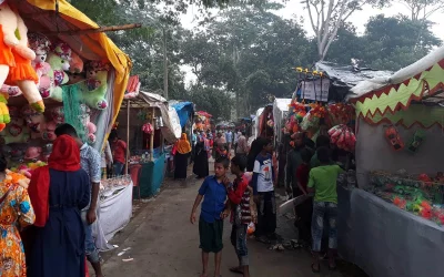 Vendors try to attract youngsters with various colorful items