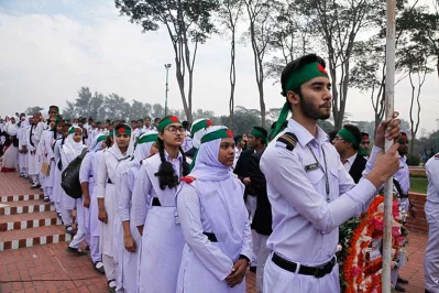 The proceedings of the day began with young college students paying respect, to the martyrs of the Liberation War at National Memorial, Savar | nMahmud Hossain Opu/Dhaka Tribune