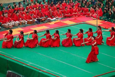 Chhayanaut artistes performing one of their signature dance moves, that showcases their seamless synchronicity | nMahmud Hossain Opu/Dhaka Tribune