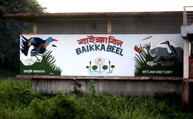 Moulvibazaru2019s Hakaluki Haor and Baikka Beelnare hosting an abundance of migratory birdsnthat are flocking to the area seeking warmthnand food during the colder months. Thenstriking scenery has turned the area into anpopular tourist destinationnSaiful Islam/Dhaka Tribune