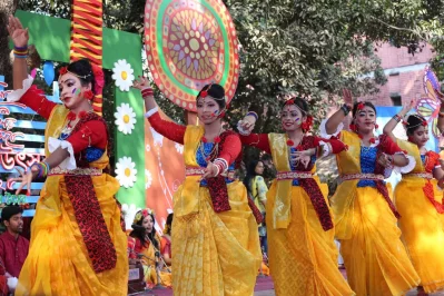 Performers in u2018bashonti,u2019 yellow and orange-coloured, saris, at Charukola, Dhaka University, on February 13, 2019 | Syed Zakir Hossain