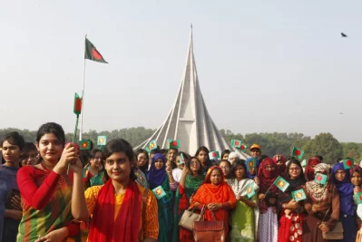 The crowd in front of the National Memorial in Savar, bearing Bangladeshi flags | Mehedi Hasan/Dhaka Tribune