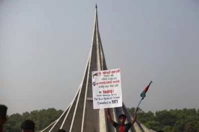 A man holds a placard, demanding a public apology from Pakistan for war crimes committed in 1971 | Mehedi Hasan/Dhaka Tribune