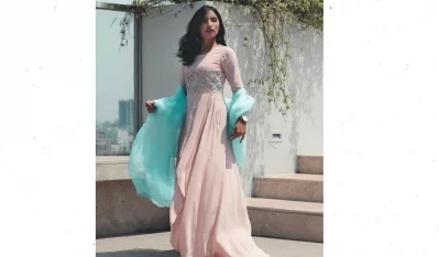 If you want to be dramatic and all out the over-dressed one this Eid, this lehenga screams that exact excitement youre chasing. A deep maroon lehenga infused with intricate ornate detailing in addition to a simple brown blouse. I wanted a touch of dark colour with an outfit, as a larger number of people prefer darker tones. You can choose to wear simpler accessories however, I decided to go heavier accessory-wise, which, I felt, personally complemented the lehenga itself.  Outfit: Dollys Boutique, Photography : Dadas Photo Garage - 