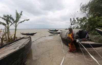 A women seen standing by the river in Kanainagar village of Mongla | Syed Zakir Hossain/Dhaka Tribune