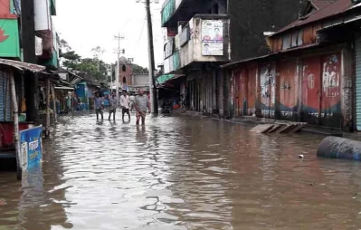 Locals walking on the street submerged by water due to heavy rainfall in Sunamganj  Himadri Shekhar Bhadra/ Dhaka Tribune 
