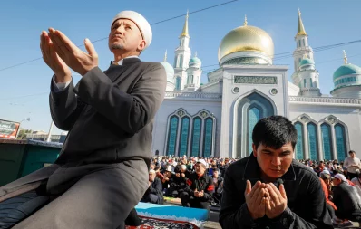 Muslims attend the morning prayers of Eid al-Fitr, marking the end of the holy month of Ramadan, near the Moscow Cathedral Mosque, Russia June 4, 2019 Reuters