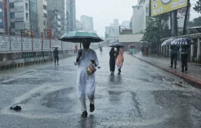Thousands of devotees thronged mosques, Eidgahs and makeshift prayer venues to offer Eid prayers - despite the intermittent rain that has showered the country since Wednesday, June 5, 2019 | Rajib Dhar/Dhaka Tribune